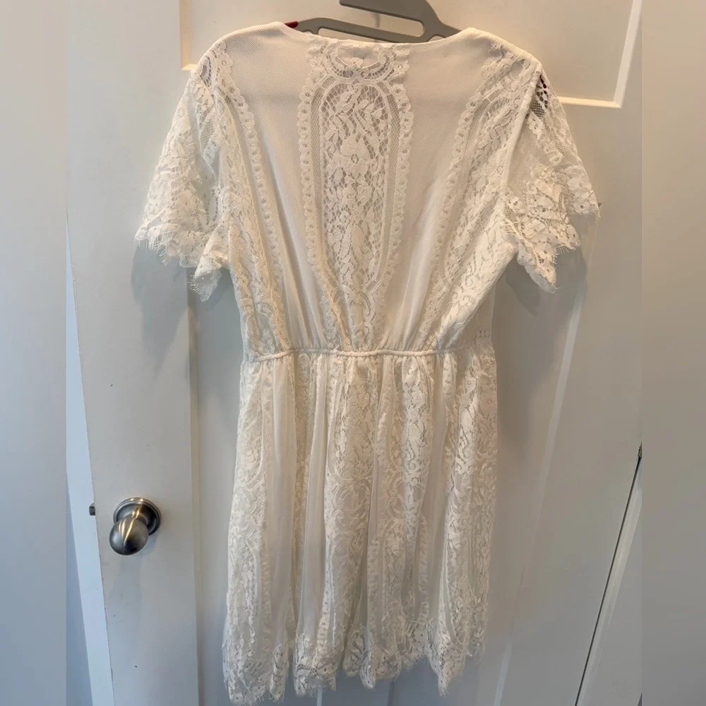 MEROKEETY NWT White Lace Dress V Neck Short Sleeve Size M